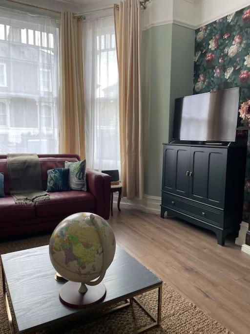 West London Stunning Garden Flat - Period Features Apartment Bagian luar foto